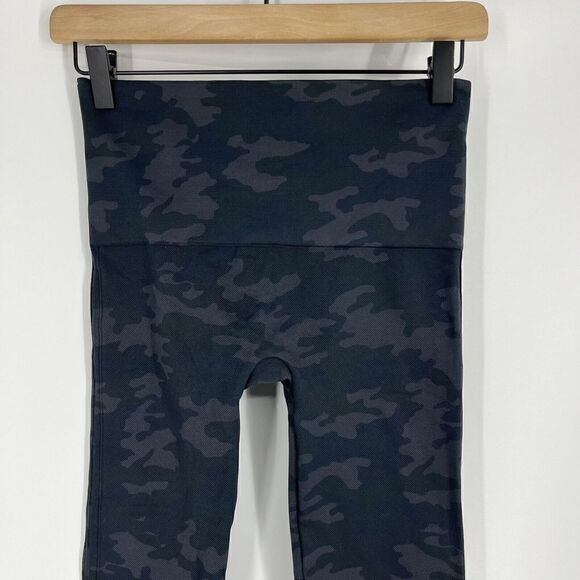 Spanx Leggings Size Medium Black Gray Look At Me Now Camo Print Seamless Stretch - Picture 5 of 6